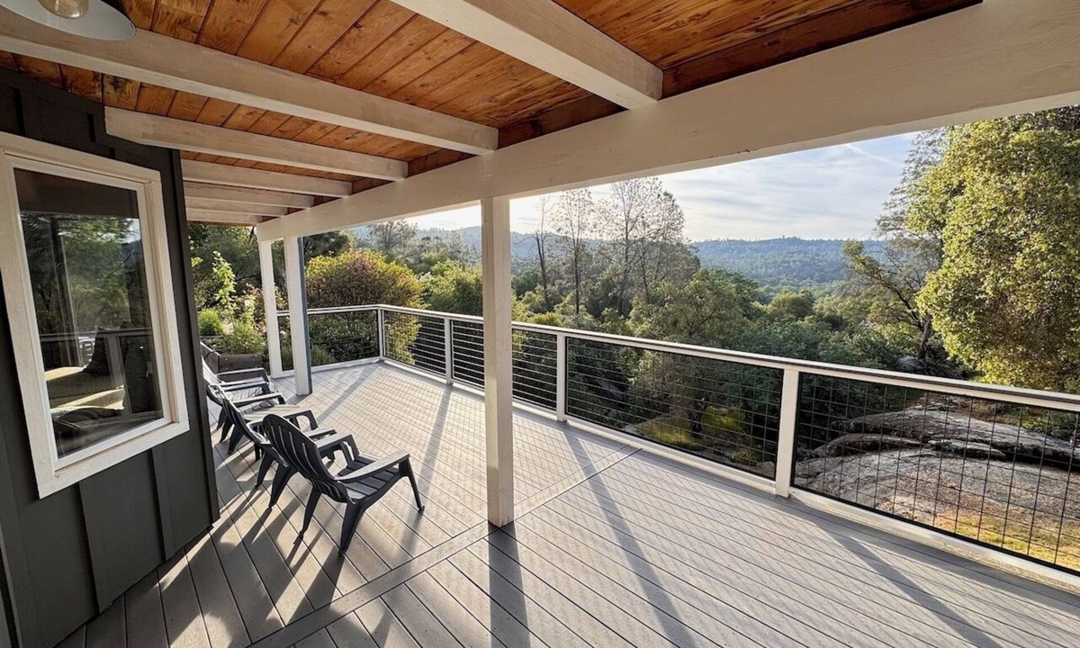 Mariposa House | Large cozy mountain retreat outside Yosemite in Mariposa. Very quiet & private.