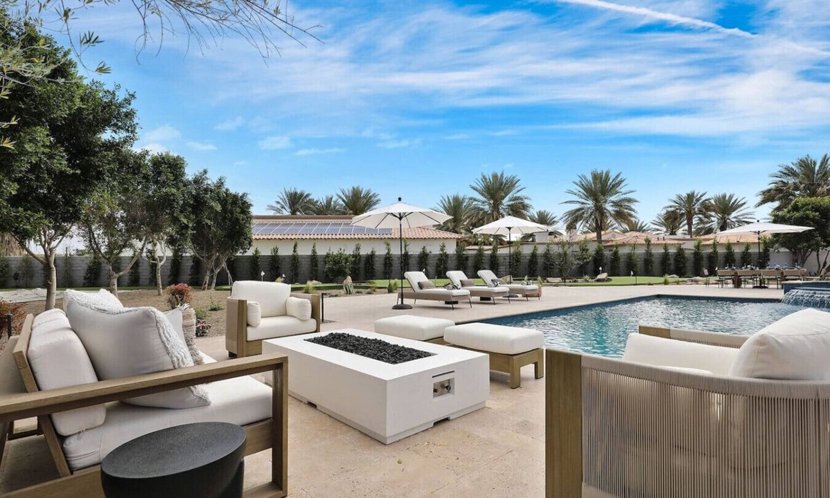 Palm Desert House | Large Estate Book 4 get 1 free night Vly Pkl BBall Games