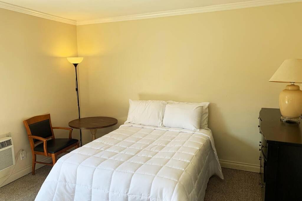 Pico - Robertson Apartment | Large Hotel Style Suite-C06