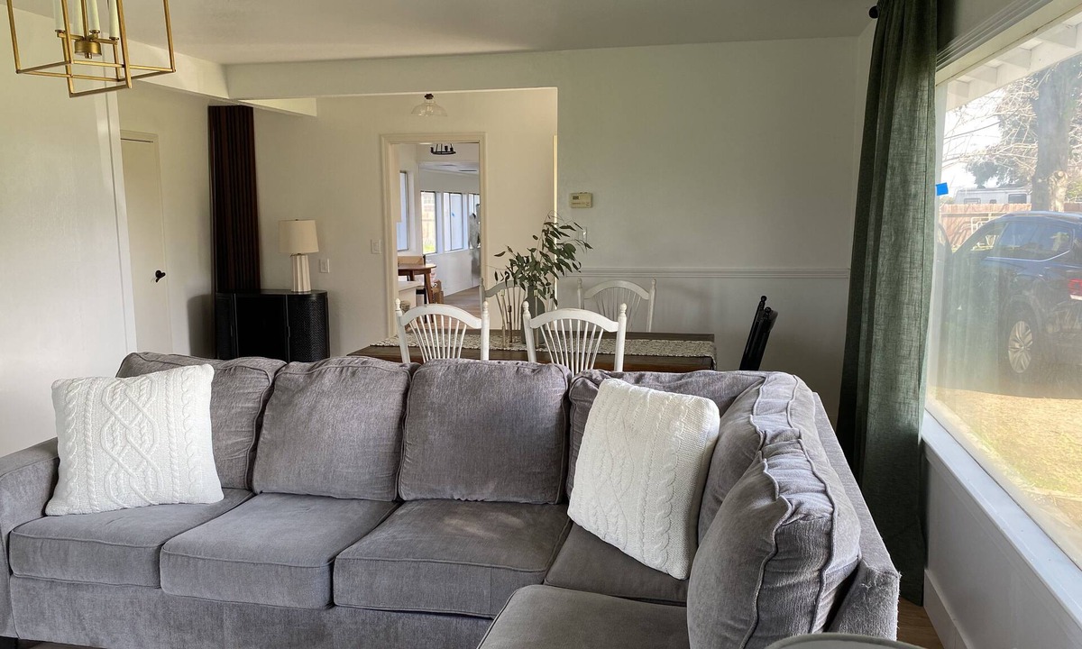 Raisin House | Large lot 3-bedroom house near Belmont Country Club