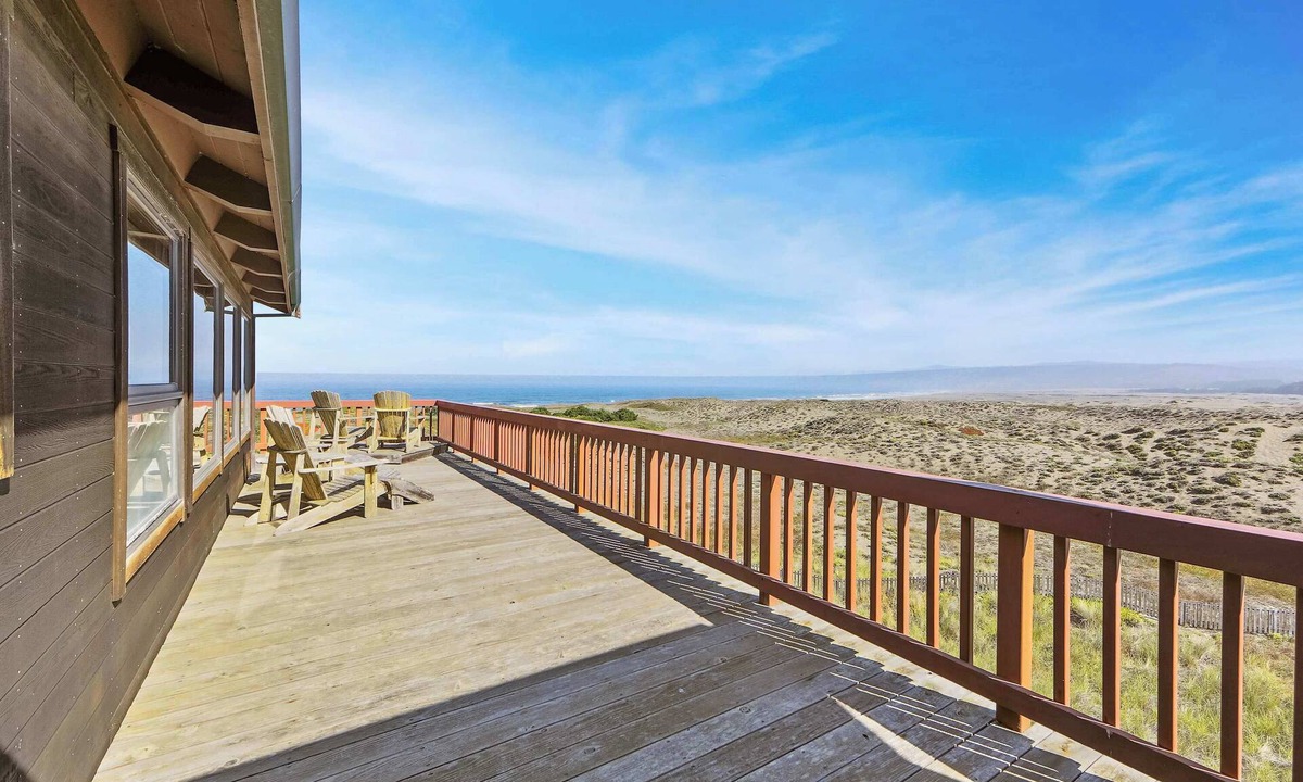 Fort Bragg House | Large Oceanfront Home - Hot Tub, Pets OK, Deck