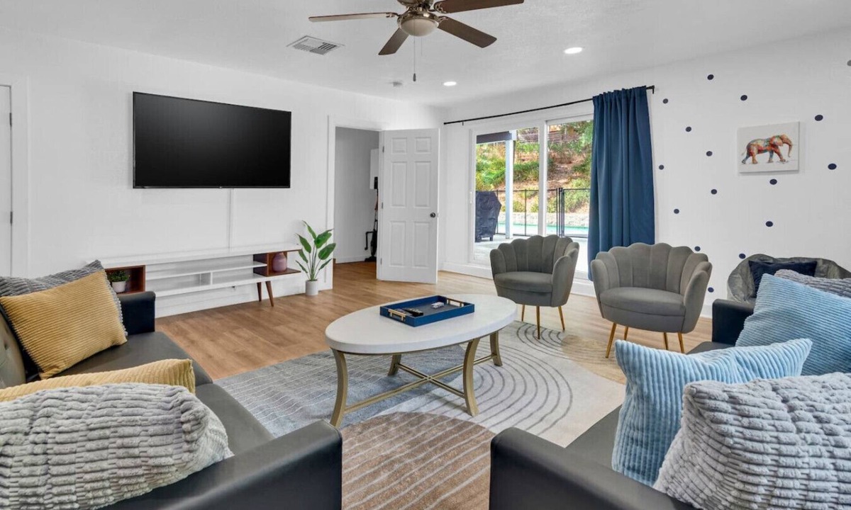Atascadero House | Large Pool l Hot Tub l Spacious l Family Friendly