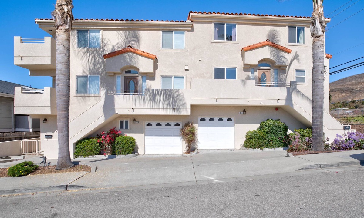 Motel District Condo | Large Sunny Pismo Beach Condo Down the Street From the Beach!