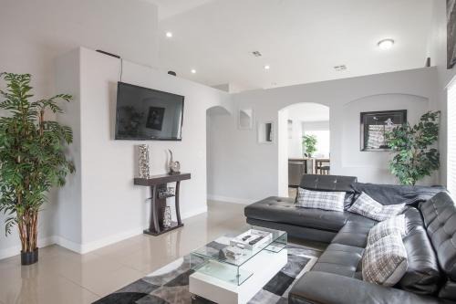 North Las Vegas House | Las Vegas Family-Friendly 3BR Home Sleeps 6 Crib Included
