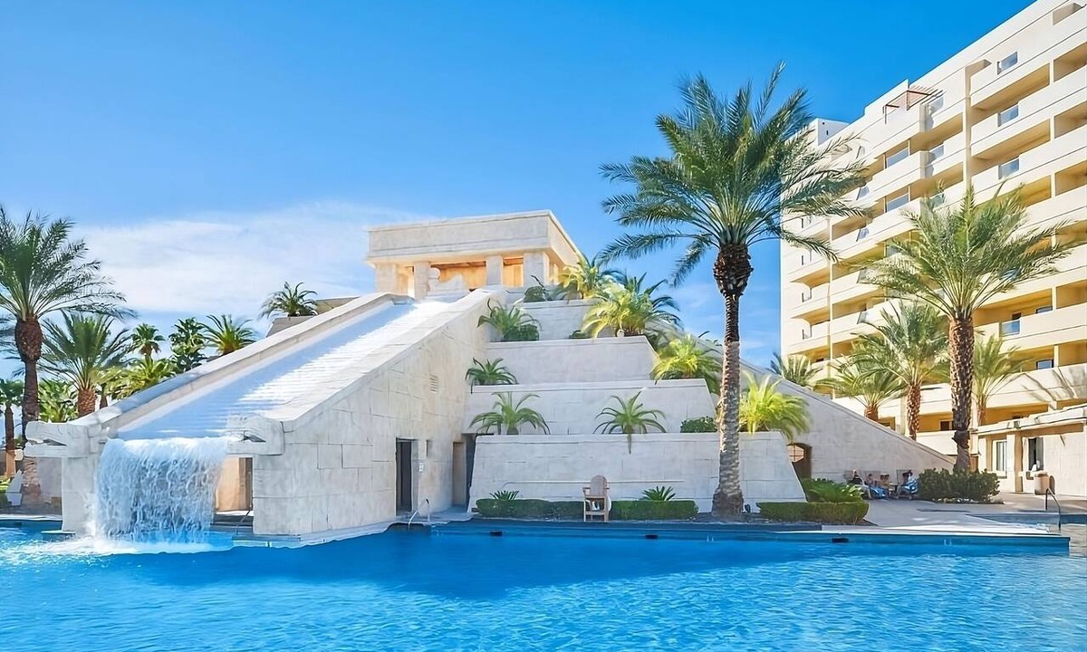 Enterprise Hotel | Las Vegas Retreat:2 Relaxing Units,Free Parking, Onsite Pool!Near Airport