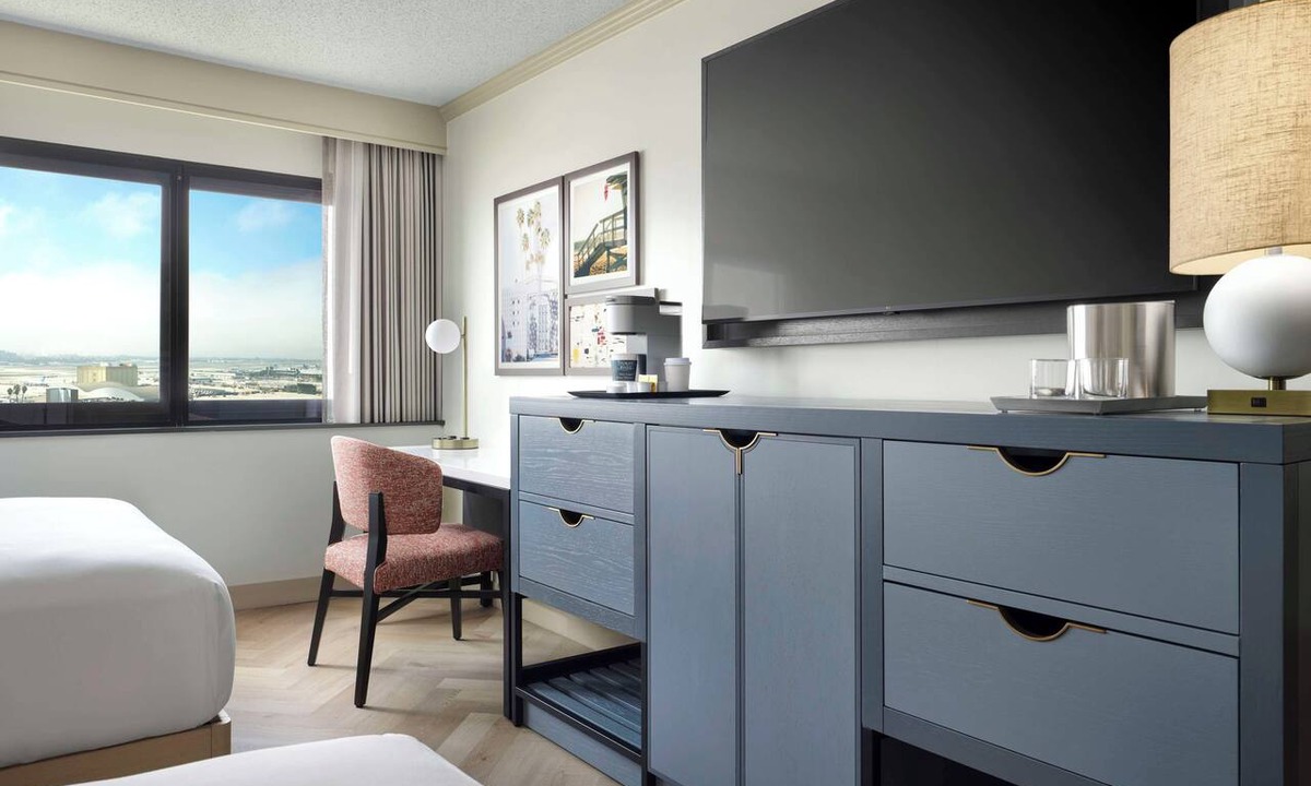 Los Angeles Hotel | LAX Comfort for Families | Pet-Friendly, Shuttle, Pool, Close to Attractions