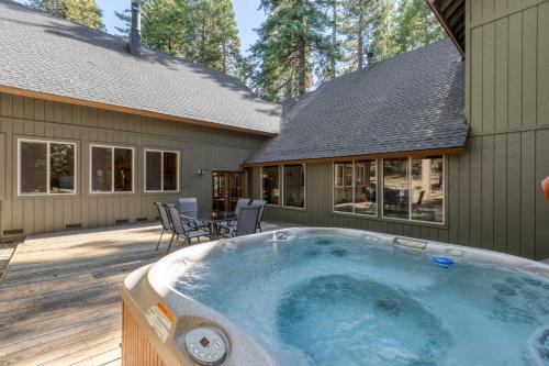 Granite Ridge House | Lazy Bear Lodge Rustic Luxe Villa with spa & gameroom