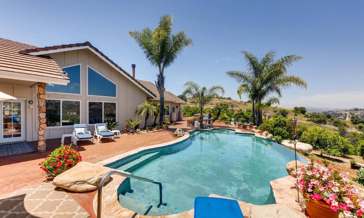 Valley Center House | Life is better by the pool