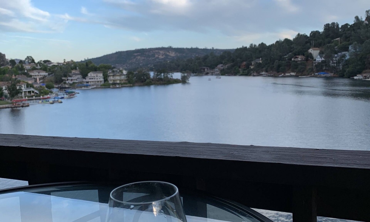 Copperopolis House | Live❤️Love- LAKE TULLOCH Waterfront Condo! 😀😃FUN