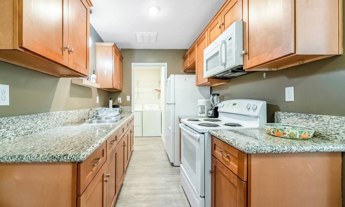 Visalia Apartment | Longer Stay for Travelers Blocks from Hospital and Downtown Security Gates