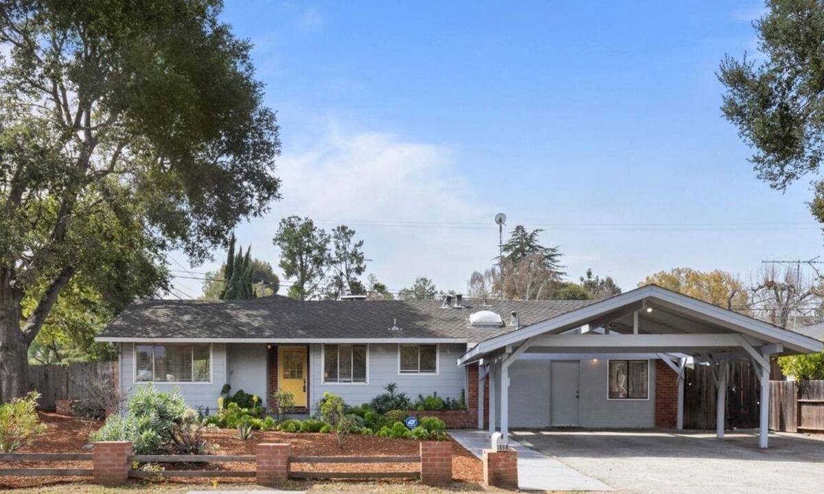Woodland Acres - The Highlands House | Lovely 2-bedroom house in fantastic Los Altos neighborhood