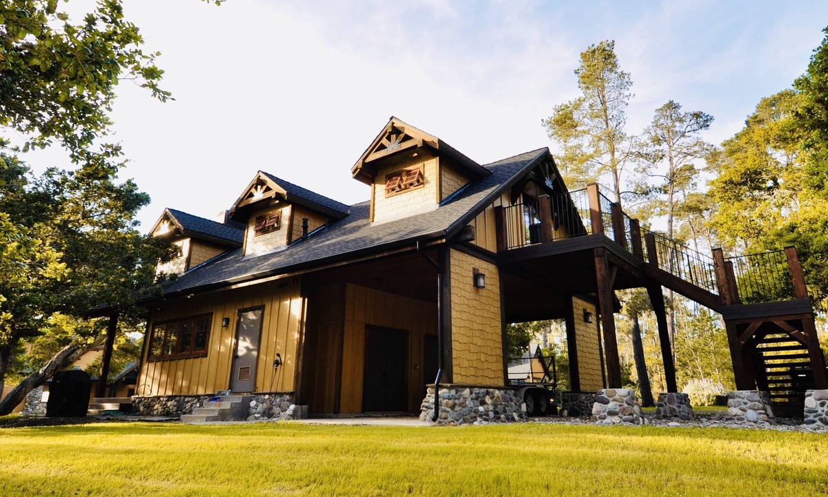 Happy Hill Cottage | Lovely Cottage just above Moonstone Beach in the Pines and Oak Trees.