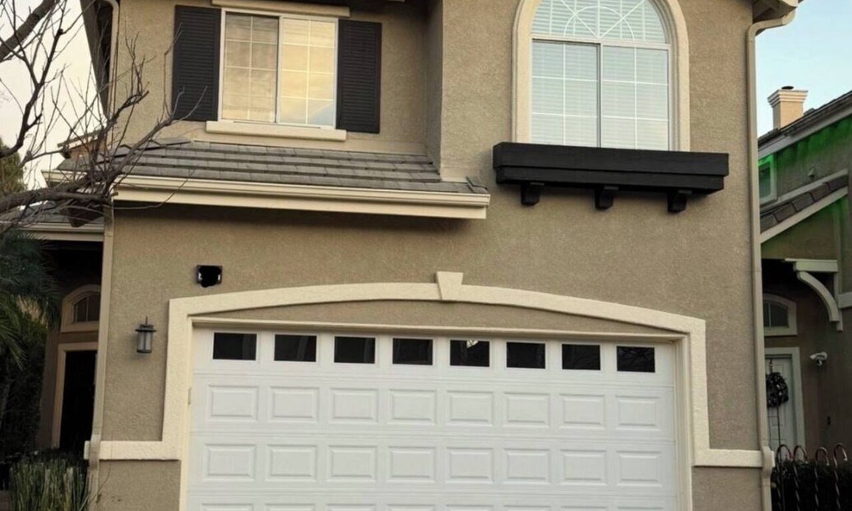 Thousand Oaks House | Lovely gated T.O. home monthly housekeeping. Community pool, spa & tennis courts
