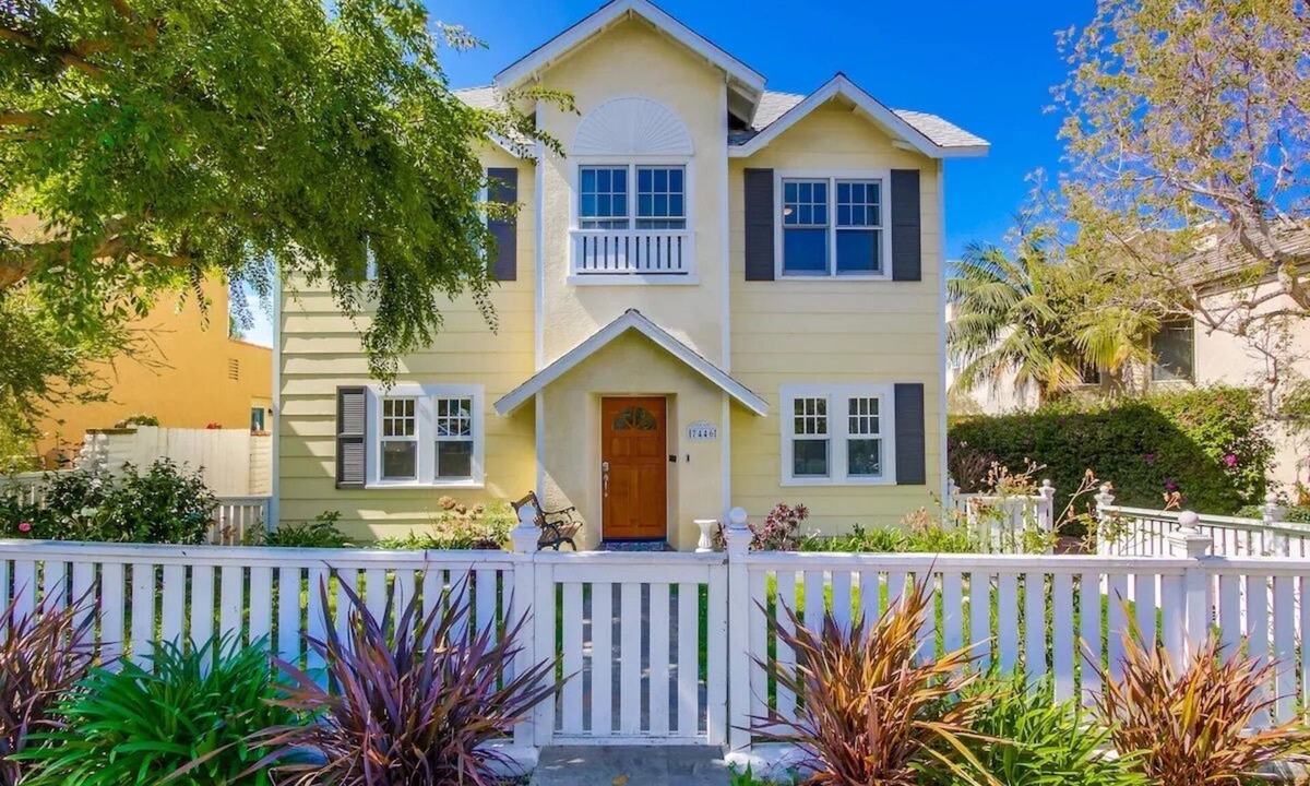Village of La Jolla House | Lovely home with backyard oasis & great WiFi - walk to La Jolla Village, dogs OK