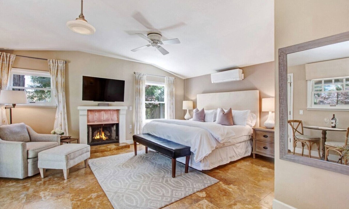 Sonoma House | Luna @ Bungalows 313 - Half a block off the Historic Sonoma Plaza