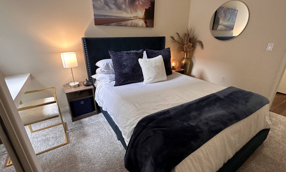 Commerce Apartment | Lush 1 bd Koreatown w/FREE parking & In-Unit laundry