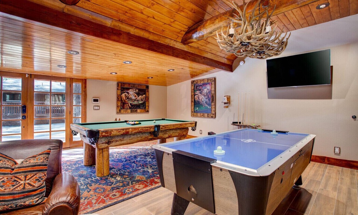 Winter Park Cabin | Lux Lodge EV Game Room Dog SPA AC Fenced Acre Fire Pit Fireplace