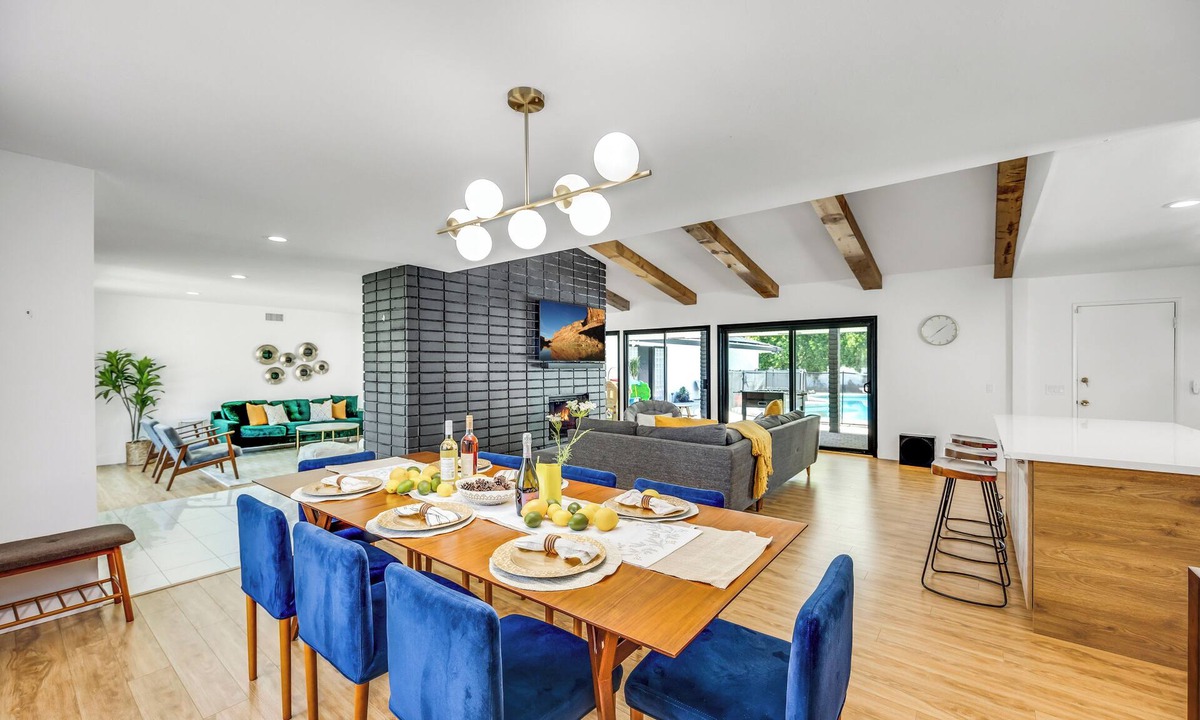 Patton House | LUX Modern Home w Pool/Jacuzzi Game 5 min 2 Casino