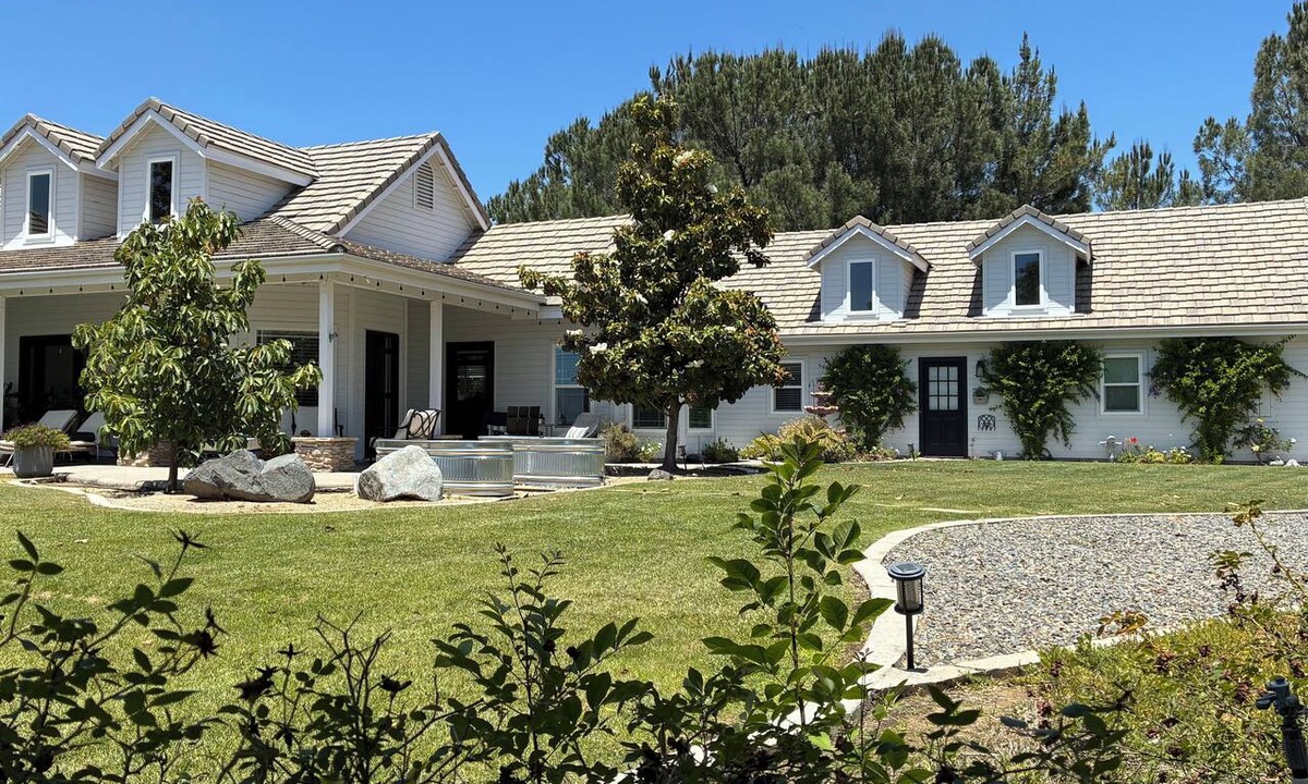 Temecula House | Lux Vineyard Escapes- Hilltop Farmhouse