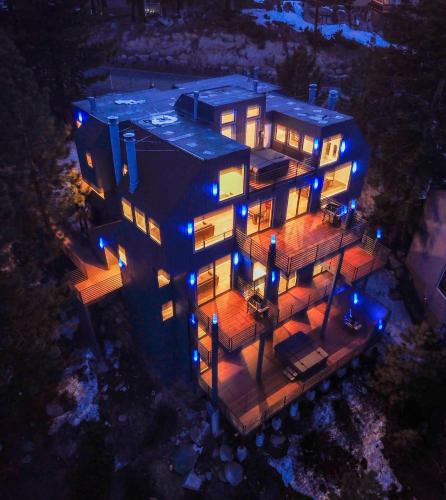 Tahoe Village House | Luxe 15 Blue Diamond vip Lake Tahoe hot tub pool game room