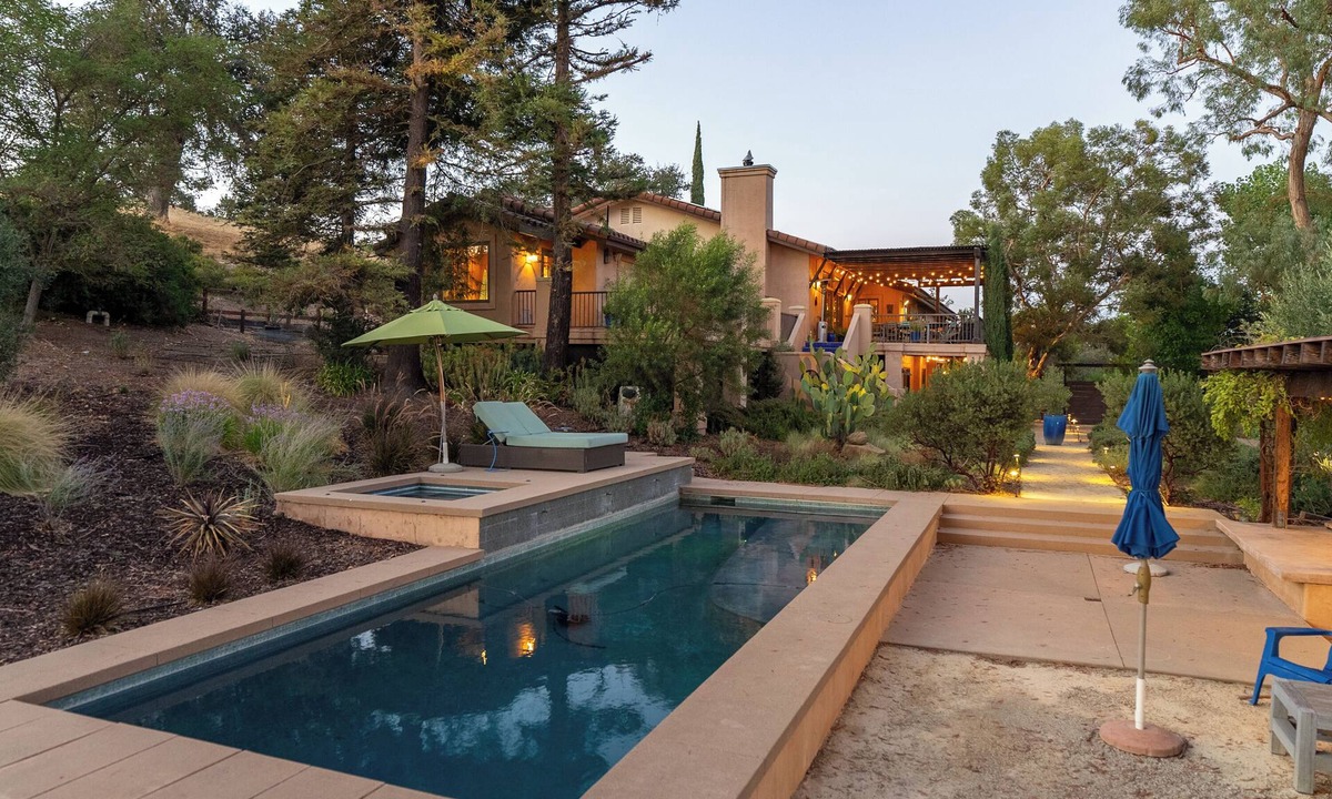 Paso Robles House | Luxe 5BR Spanish Villa w/Pool & Spa in Paso Wine Country