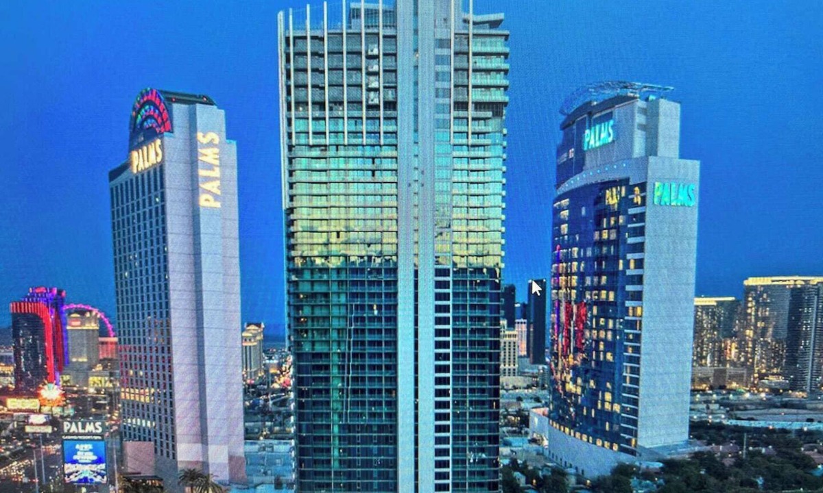 Las Vegas Apartment | Luxe Condo l Strip View l NO RESORT FEES l FREE PARKING