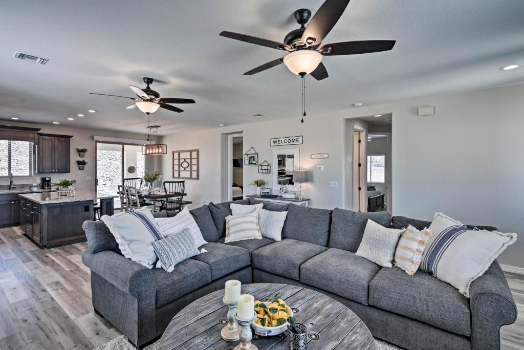 Sunridge Estates House | Luxe Home w/OHV Access, 5 Mi to Lake Mohave!