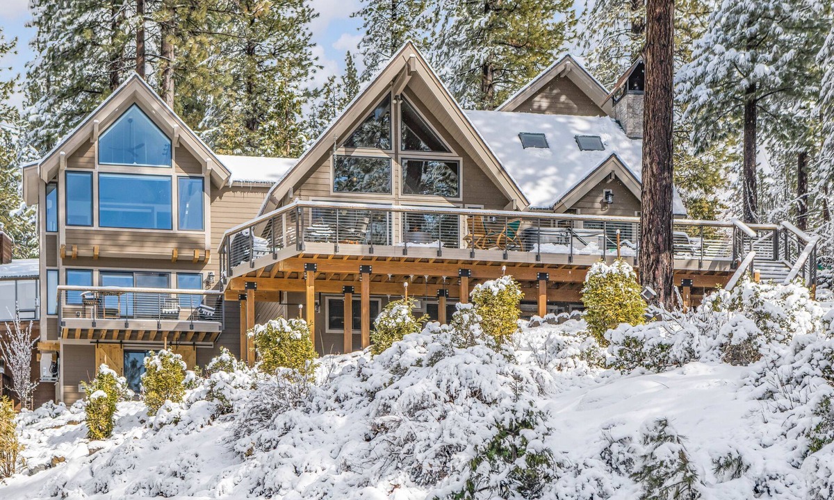 Incline Village Cabin | Luxe Lake View Lodge sleeps 18; Full-gym, Spa, & Firepit.