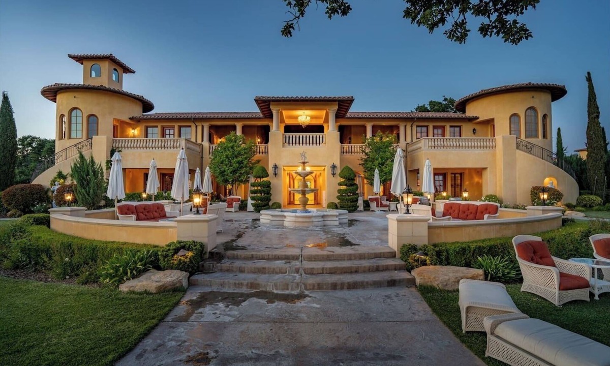 San Miguel Villa | Luxe Romantique Villa – Full East Side with Pool