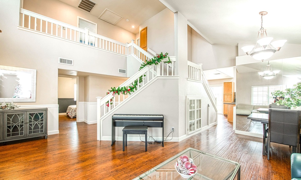 Clovis House | Luxurious Beautiful Home in Clovis with Pool