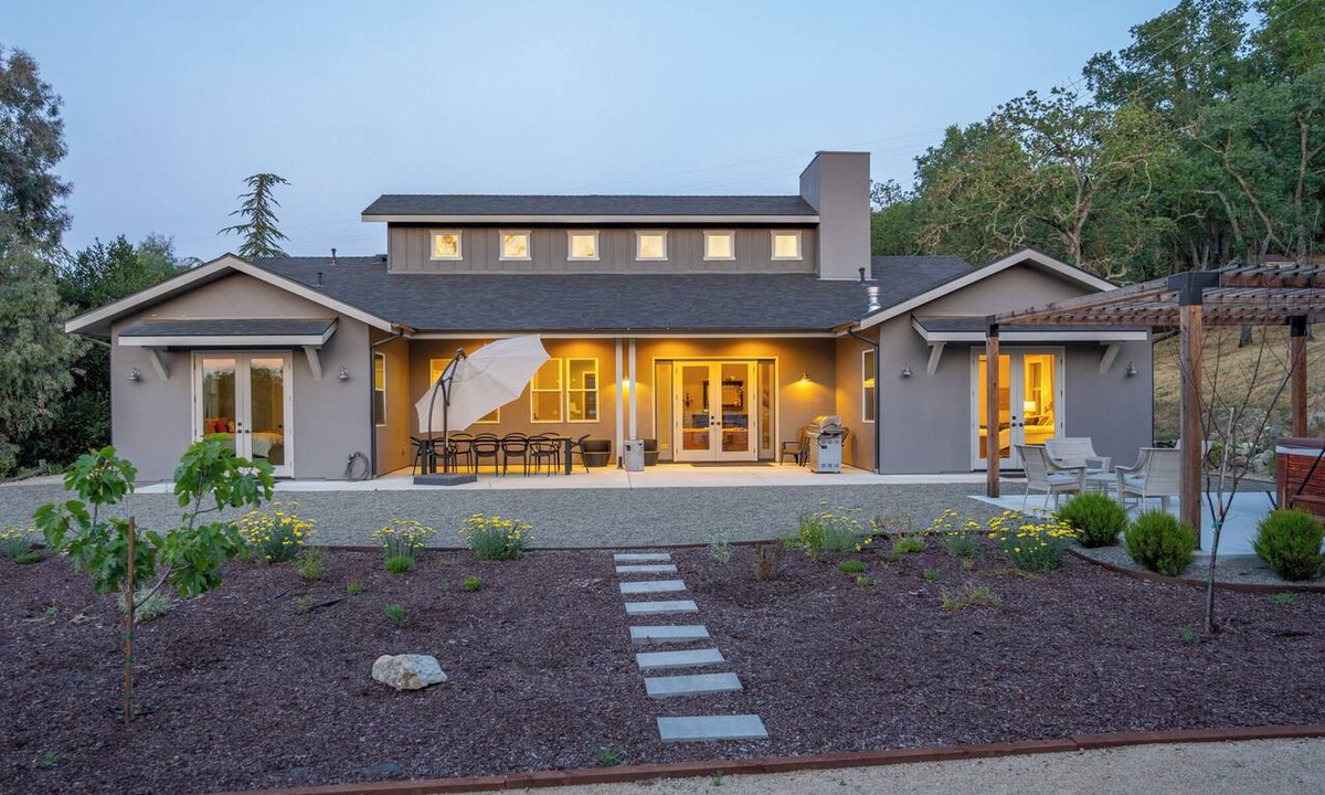Atascadero House | Luxurious, Modern Farmhouse in Wine Country