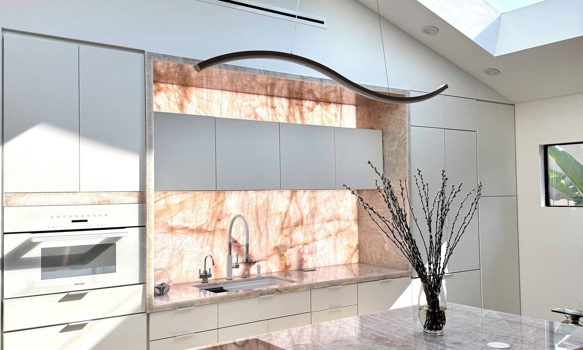 Melrose House | Luxurious private, beautiful house with tranquil backyard