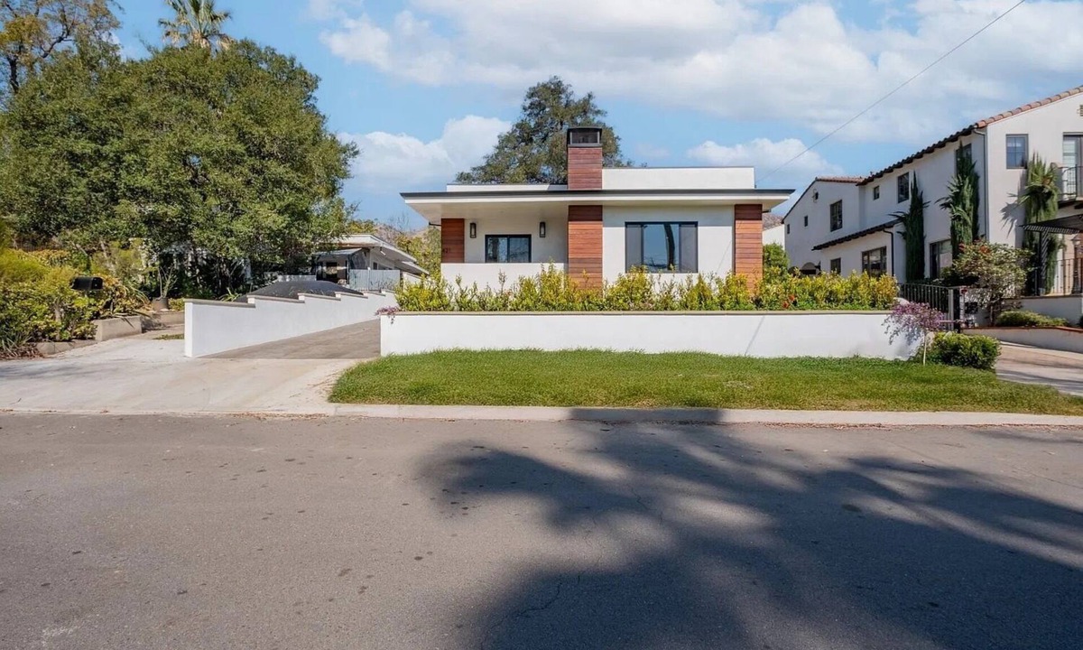 Sierra Madre House | Luxury 4BR 3BA Residence with Fireplaces, Outdoor BBQ & Open Living