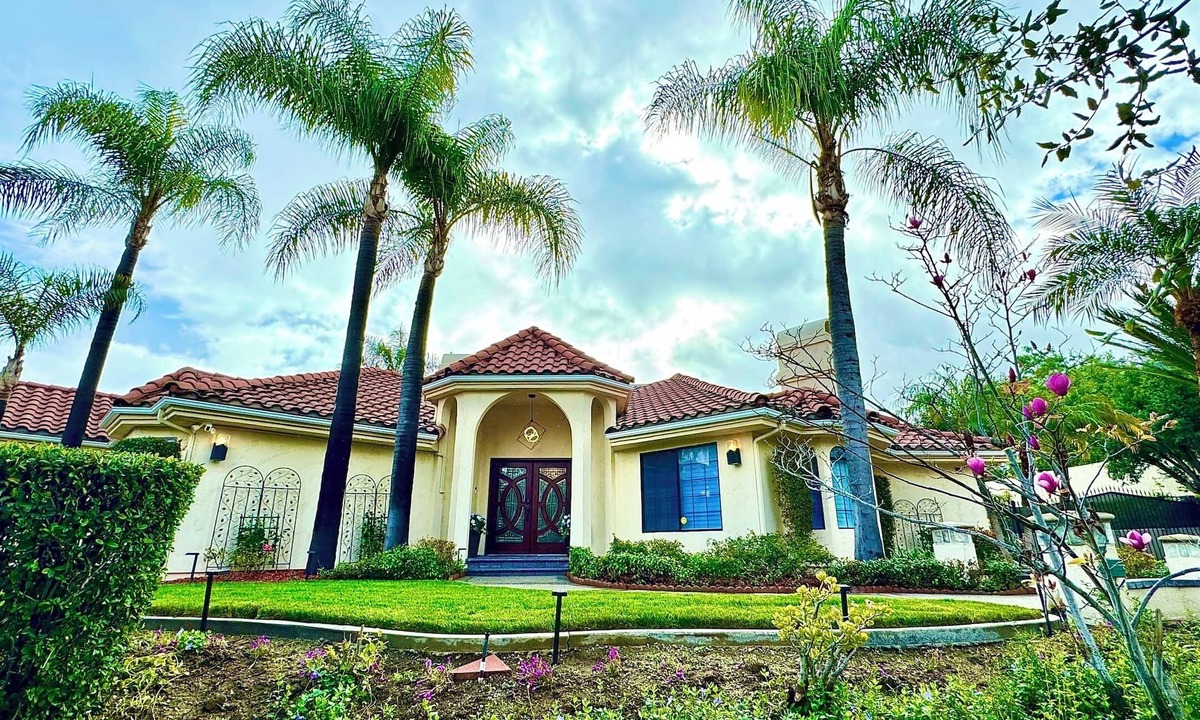 West Covina Villa | Luxury 5-bedroom villa in wonderful West Covina