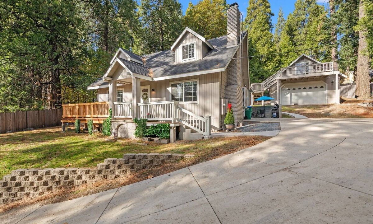 Pollock Pines Cabin | Luxury Cabin -Hot Tub-Game Room -Apple Hills- Tahoe