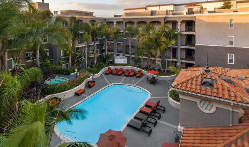 Marina del Rey Apartment | Luxury Coastal 1 & 2 Bedroom Retreat Near Venice with Pool & Cinema Room