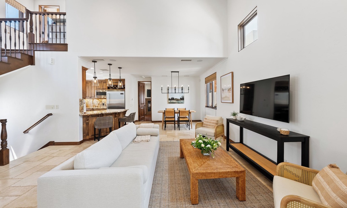 Corona del Mar House | Luxury Coastal Home with Rooftop Deck & Ocean Views in Newport Beach