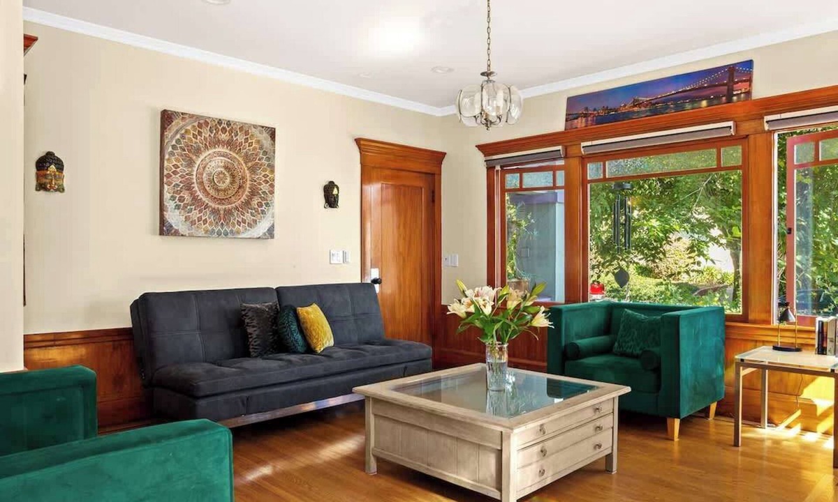 Fairview Park House | Luxury Elmwood–Rockridge Flat w/Hot Tub