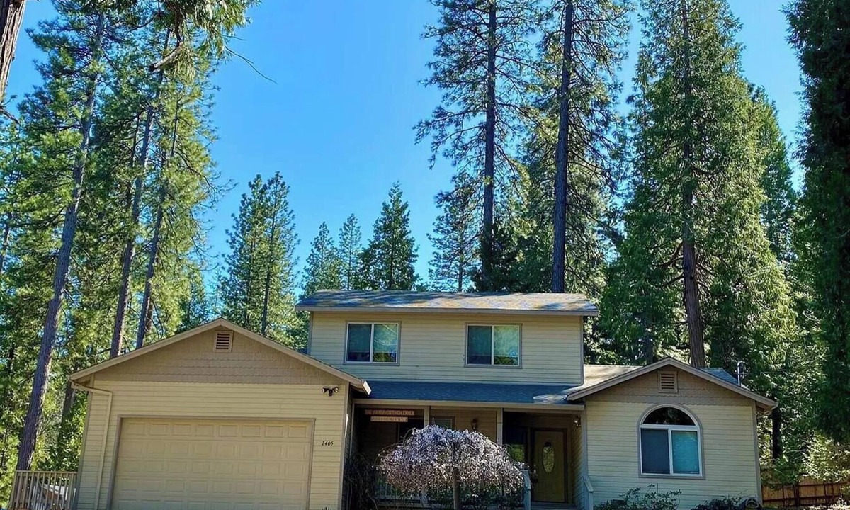 Arnold House | Luxury Home in Blue Lake Springs, Close to Bear Valley and Giant Sequoia Trees