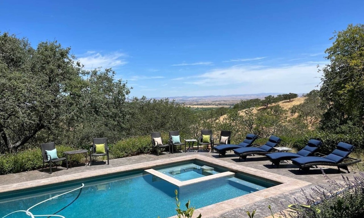 Templeton House | Luxury Living In Templeton Wine Country. Sleeps 16