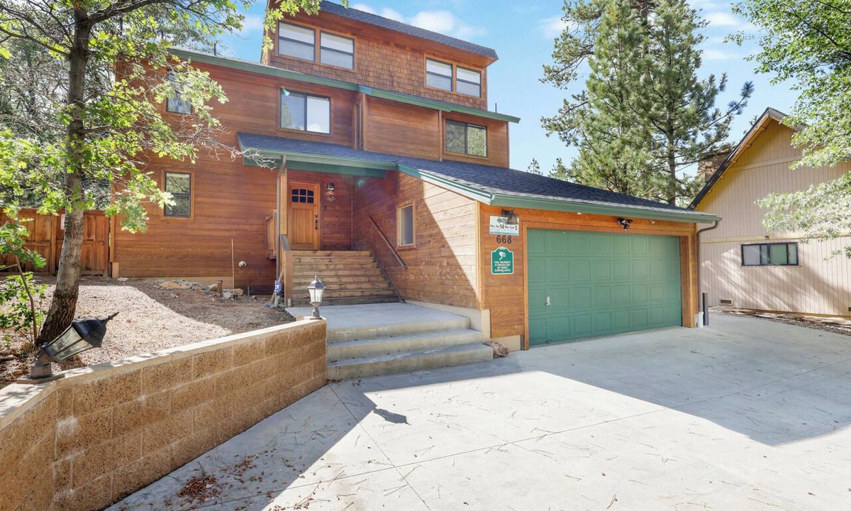 Big Bear Lake Cabin | Luxury Lodge Estate | Walk to Big Bear Village | Hot Tub & Game Room | Pet Friendly
