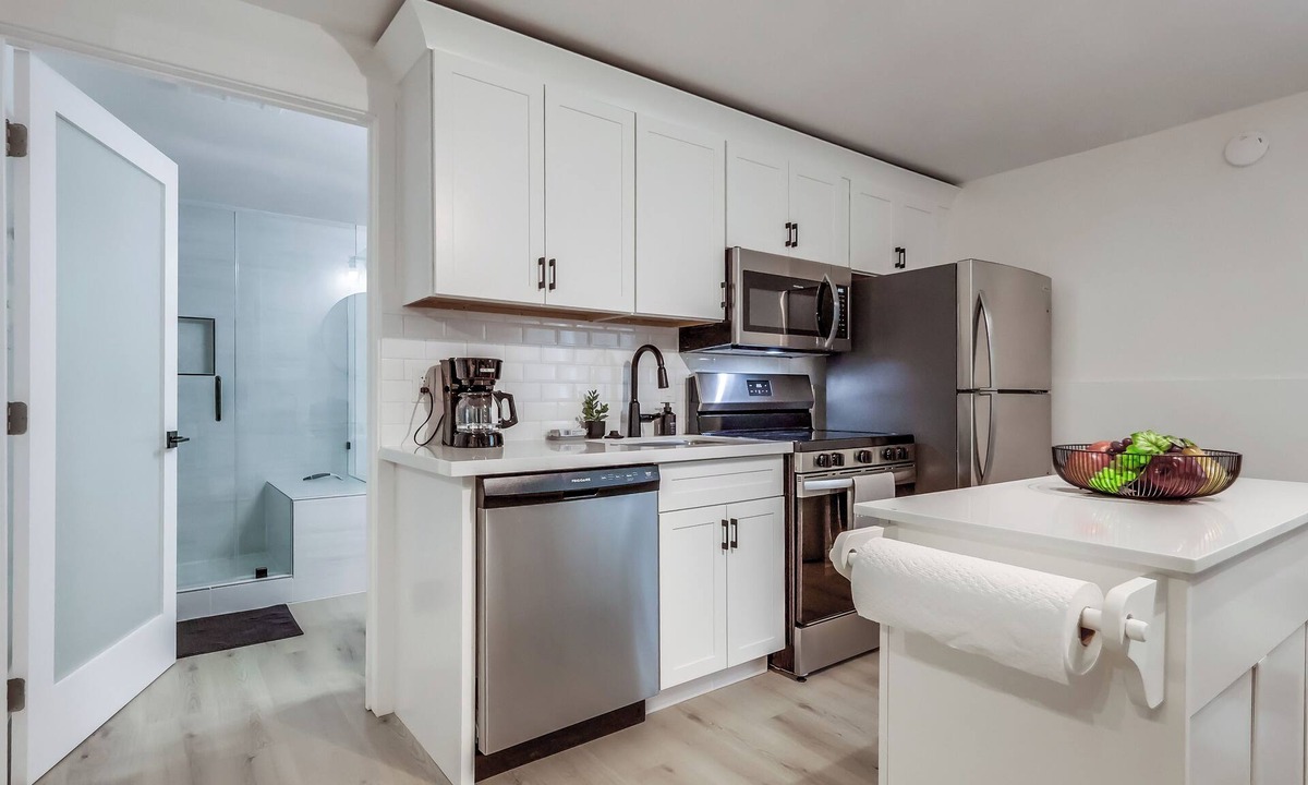 Pico Condo | Luxury Remodel – Walk to Beach & 3rd St Promenade