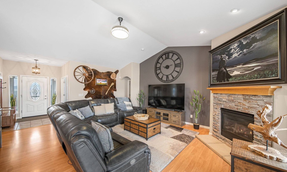 Mira Loma House | Luxury Retreat near golf, fishing, raceway, UTV great for Large Families,Dogs OK