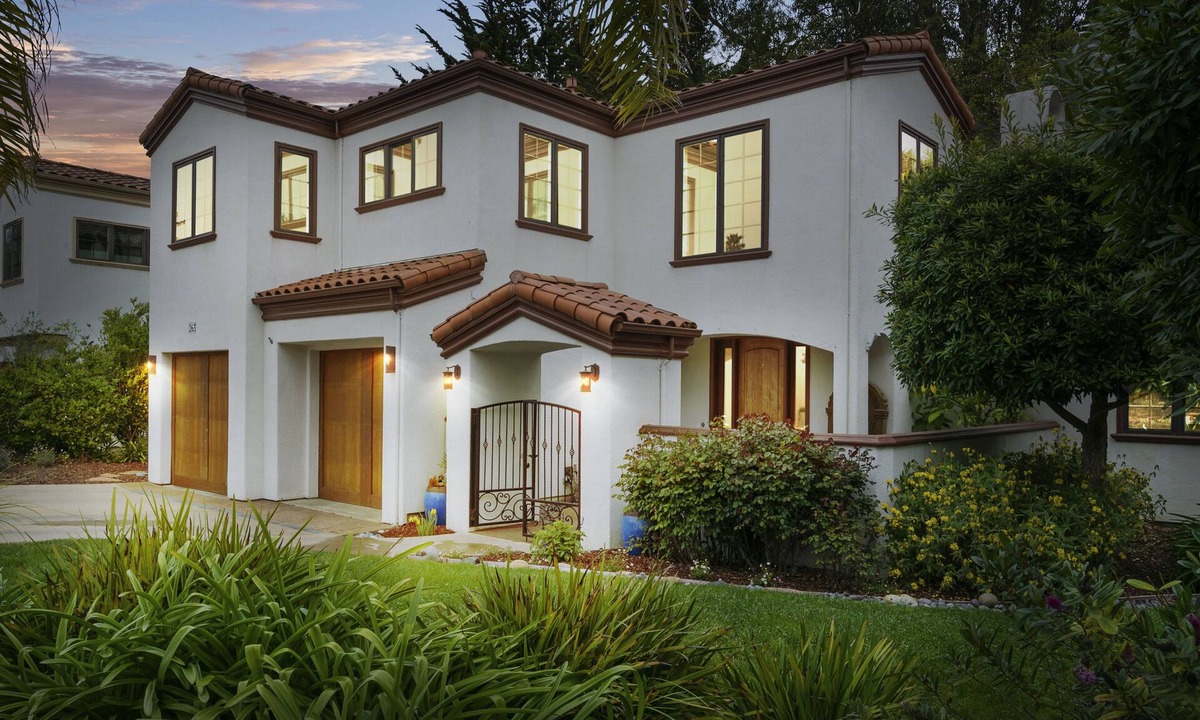 Eastside Santa Cruz Villa | Luxury Santa Cruz Beach Villa w/Hot Tub + Ultra-Fast WiFi , Twin Lakes Beach