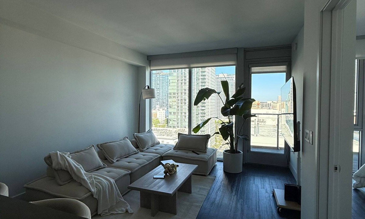 Downtown Los Angeles Apartment | Luxury Skyline in the heart of DTLA