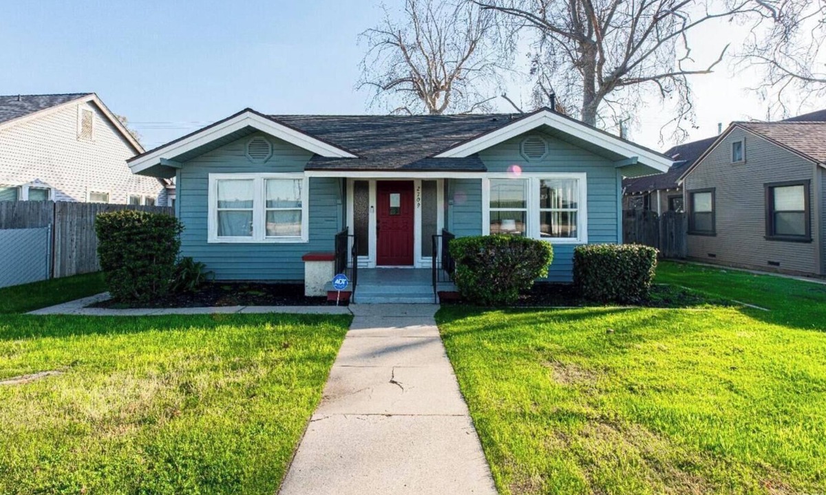 Riviera - Westchester Ski Chalet | Luxury Stay Near Downtown Bakersfield