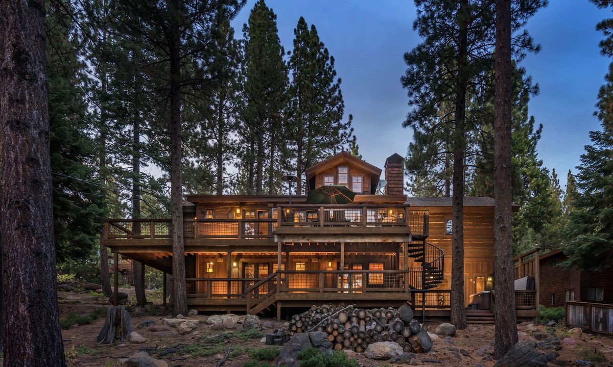 Dollar Point House | Luxury Tahoe City Home, Hot Tub, Pool Table, Ensuite Bathrooms