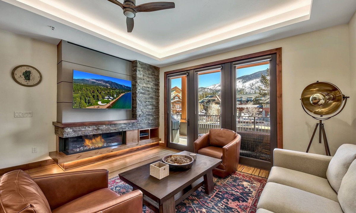 Lakeside Park Condo | Luxury Three Bedroom Residence steps from Heavenly Village by RedAwning