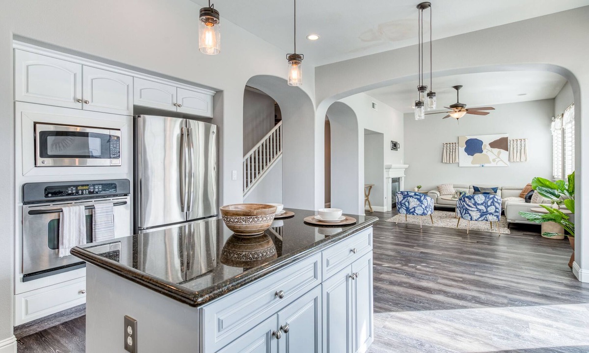 Clovis House | Luxury Vacation Stay w/Heated pool