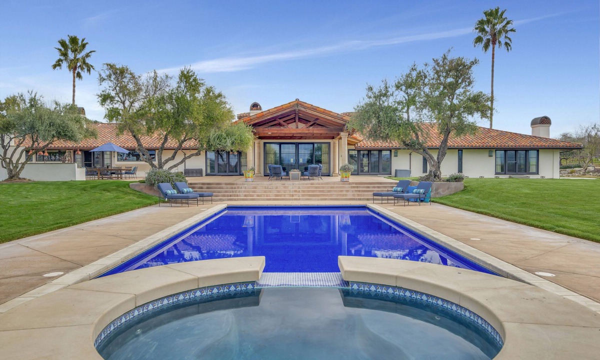 Paso Robles House | Luxury Villa: Pool, Hot Tub, Pickleball, Ping-Pong & Bocce. 10 min to downtown!